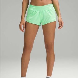 lululemon 2.5 inch low rise pistachio hotty hots